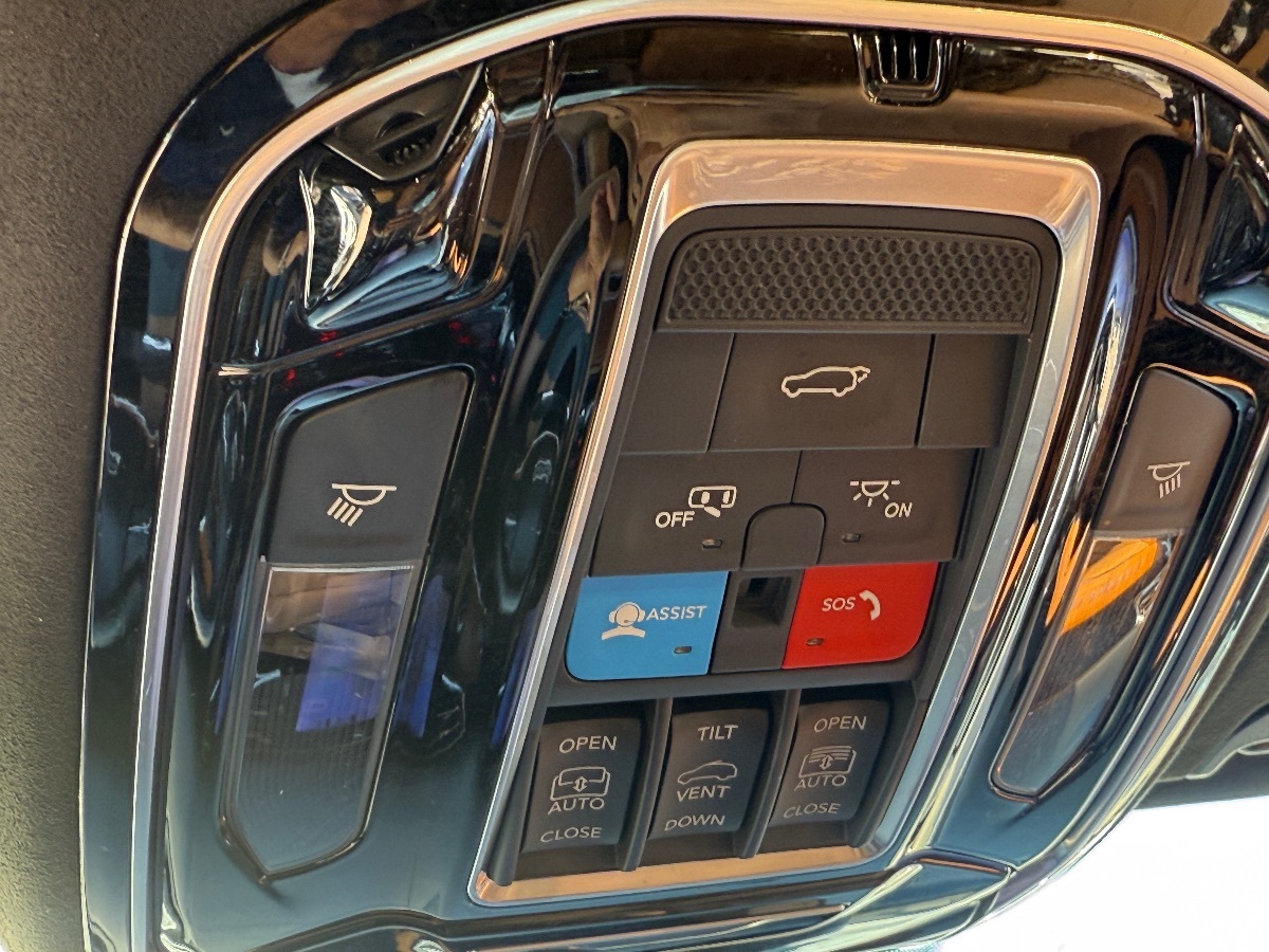 2022 Jeep Grand Wagoneer III photo 35