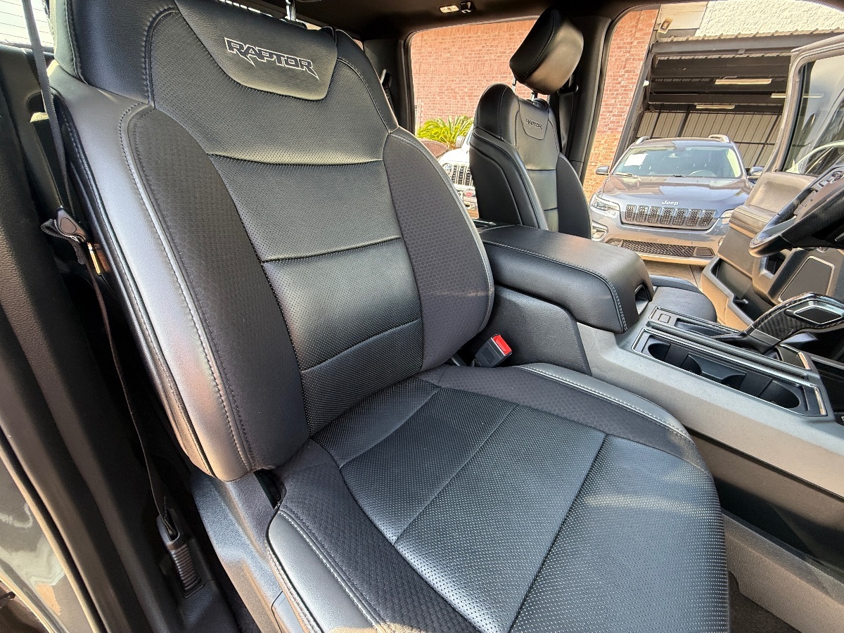 2020 Ford F-150 Raptor photo 17