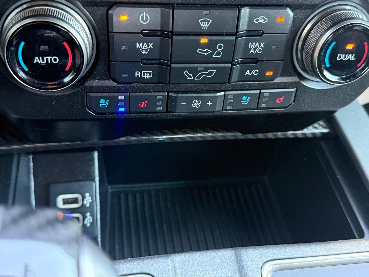2020 Ford F-150 Raptor photo 35