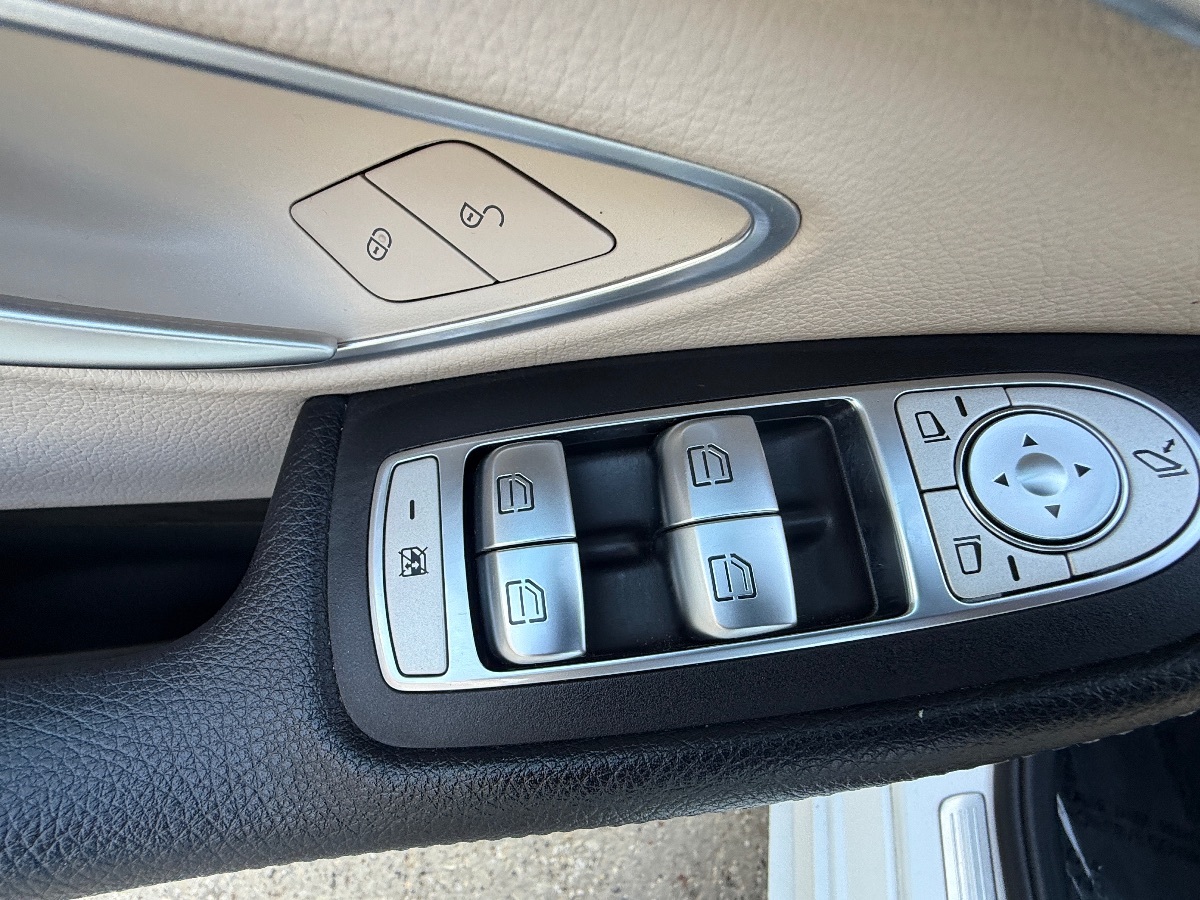 2021 Mercedes Benz C 300 photo 18