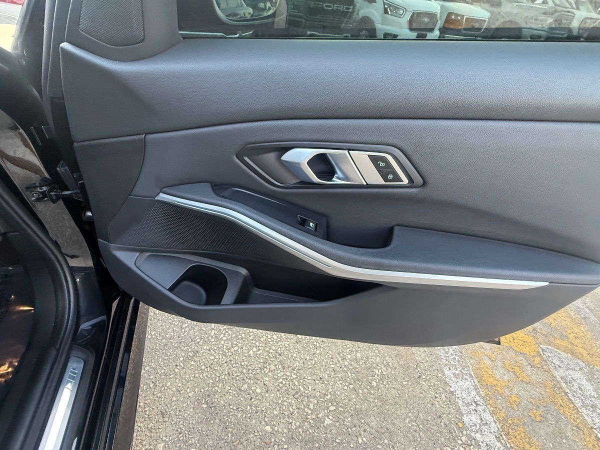 2021 Bmw 330i photo 12