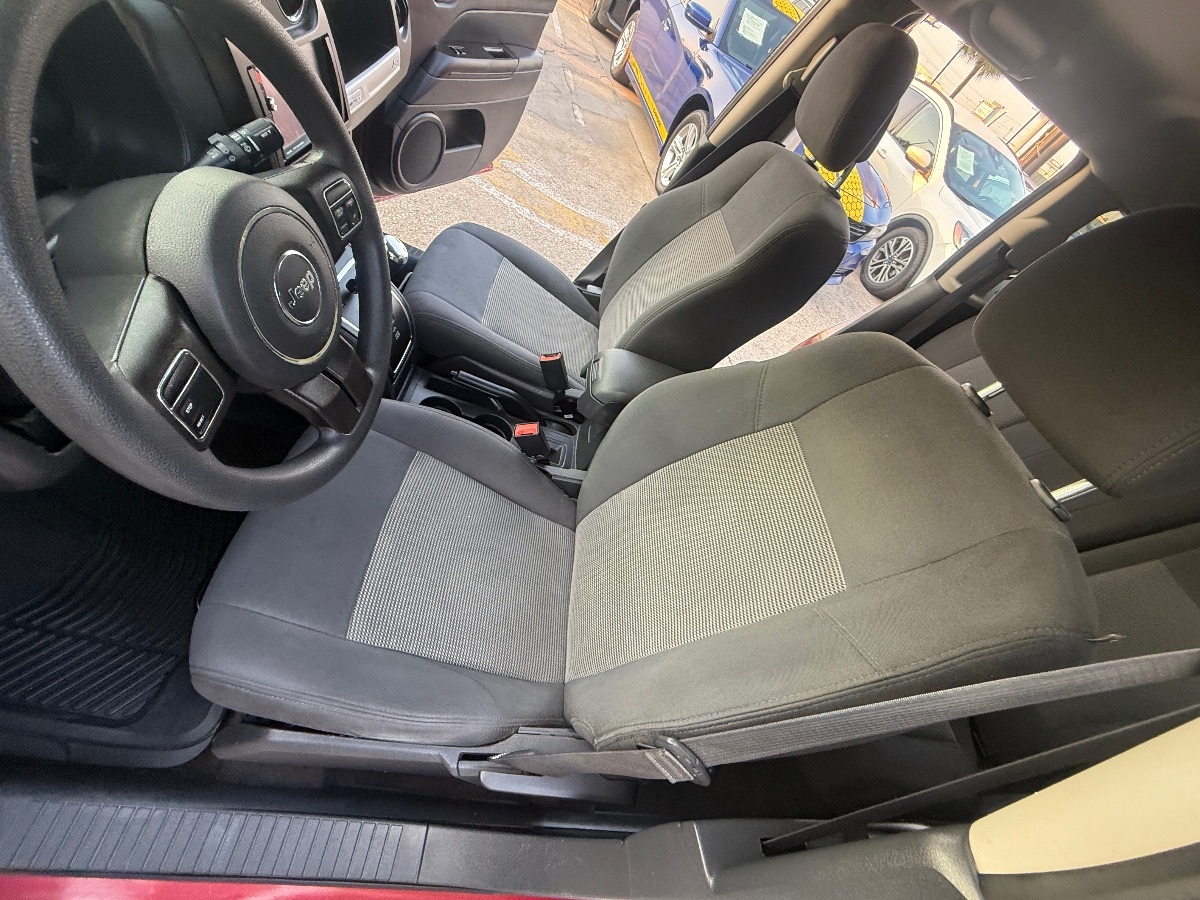 2017 Jeep Compass Sport photo 21
