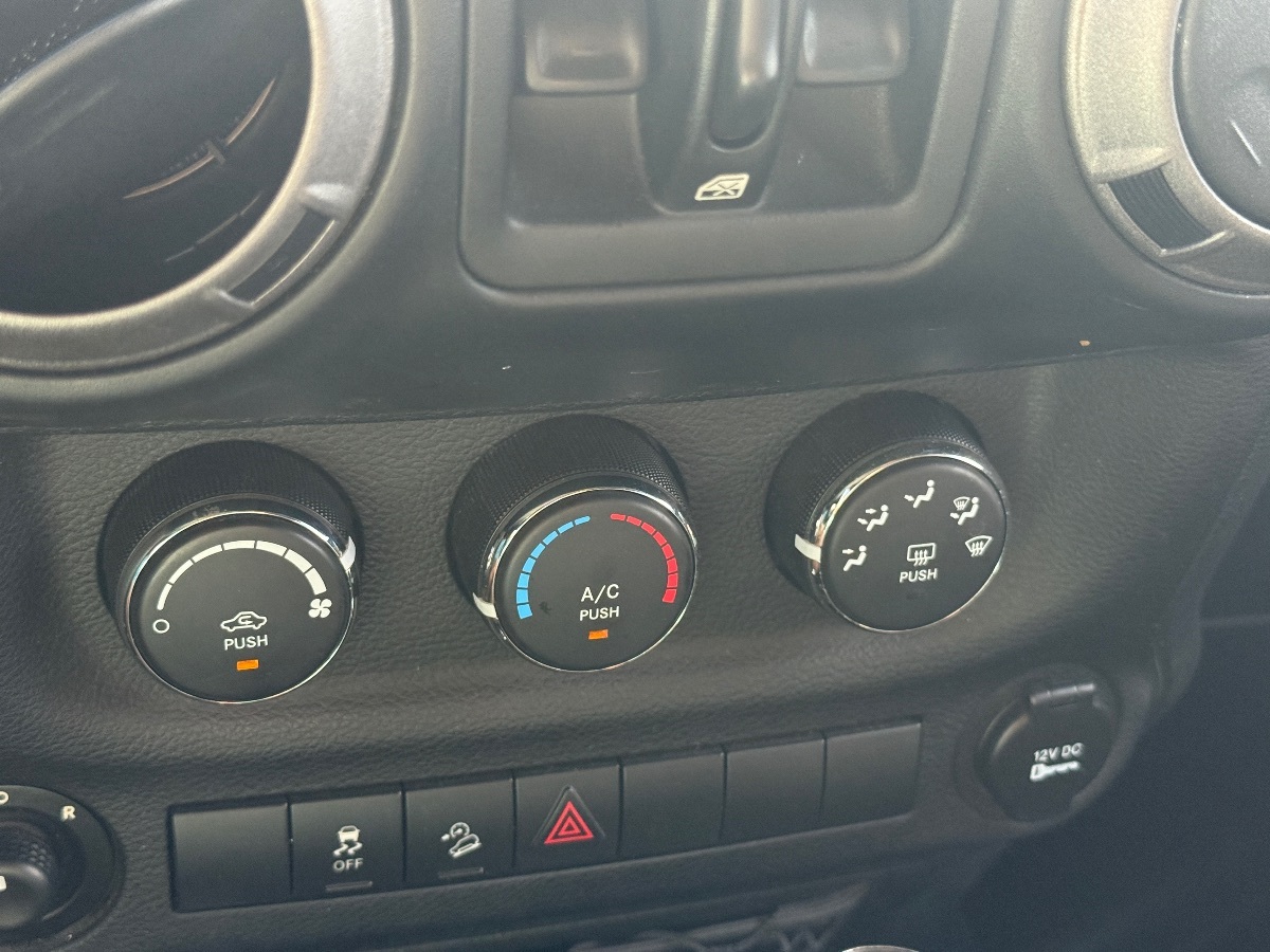 2012 Jeep Wrangler Unlimited Sport photo 18