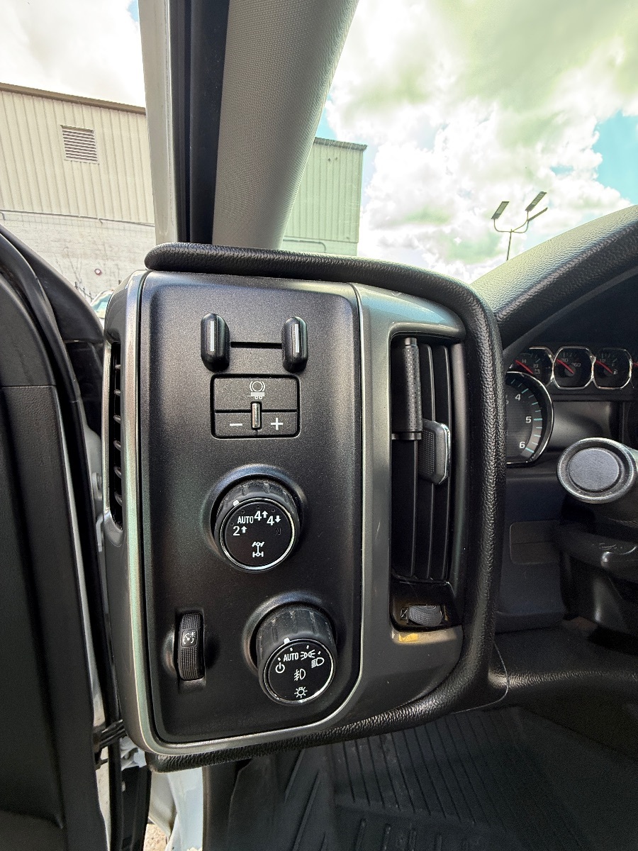 2018 Chevrolet Silverado 1500 Z71 photo 18
