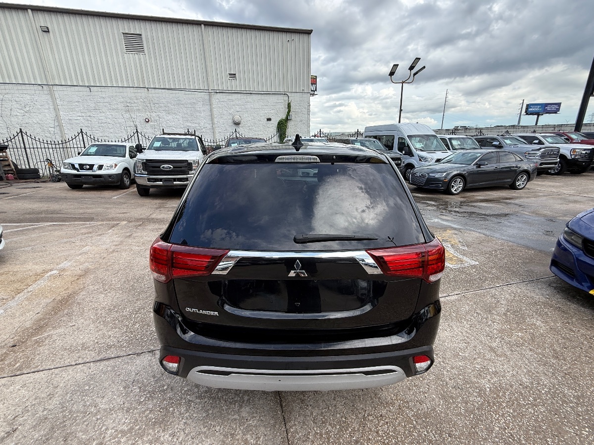 2020 Mitsubishi Outlander ES photo 4