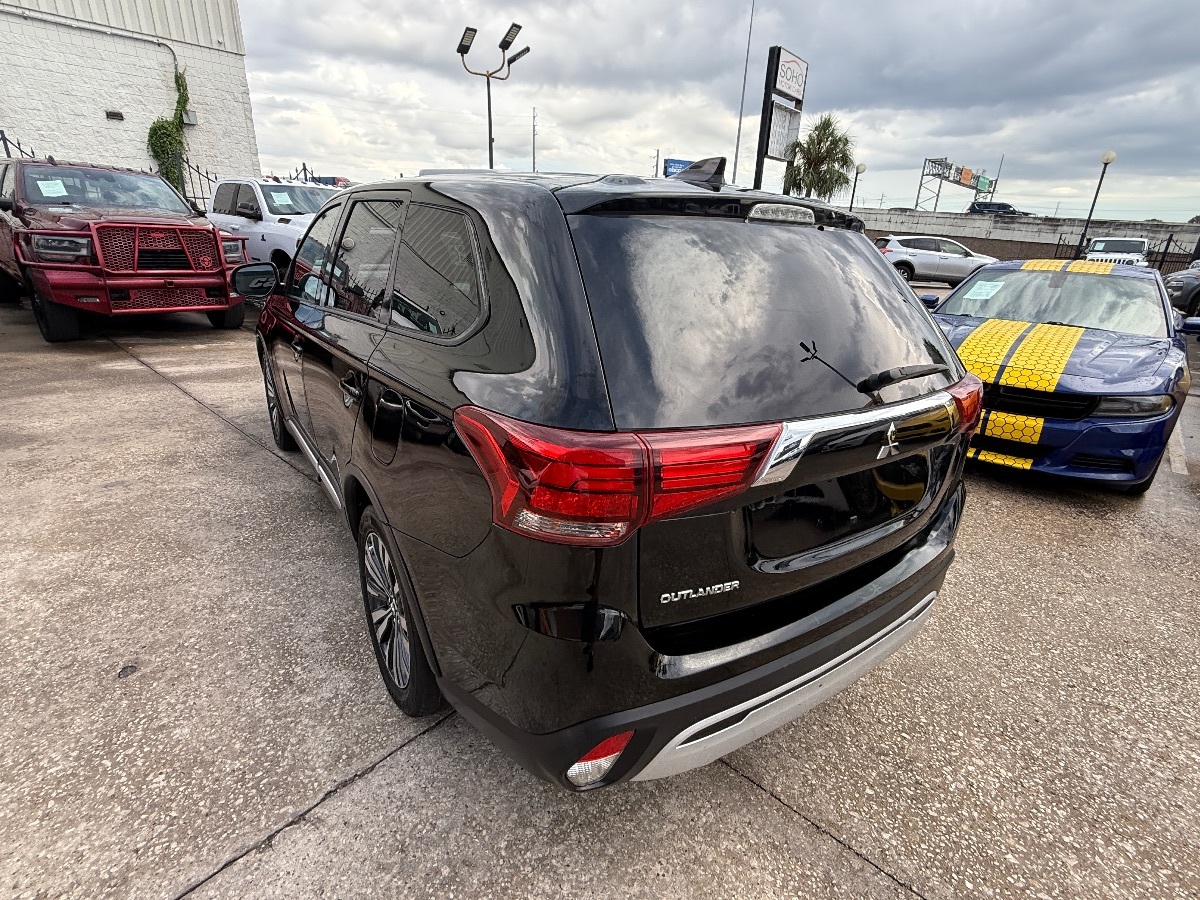2020 Mitsubishi Outlander ES photo 5