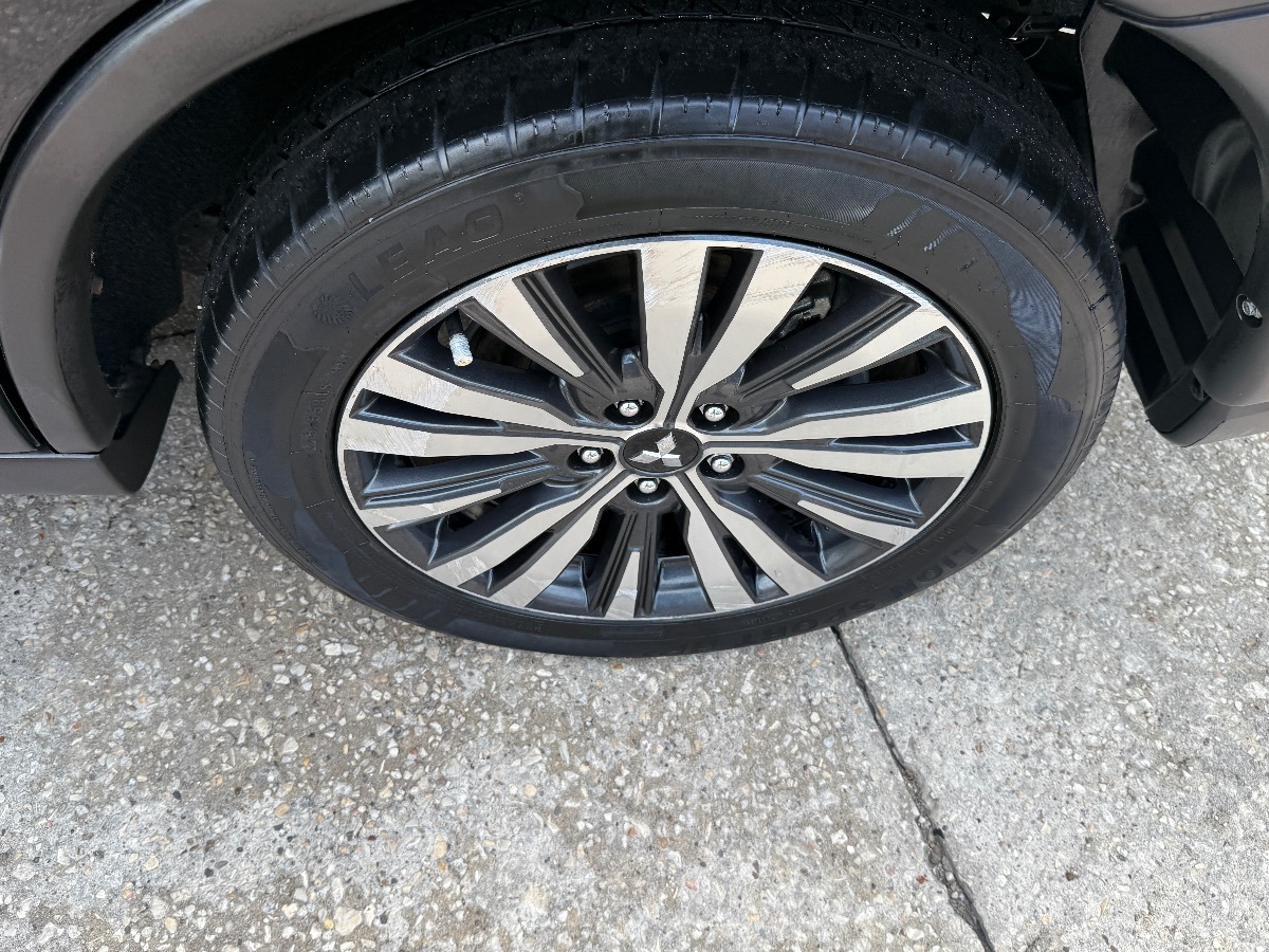 2020 Mitsubishi Outlander ES photo 9