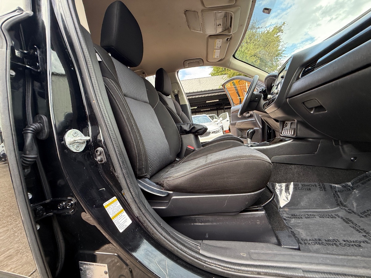 2020 Mitsubishi Outlander ES photo 14