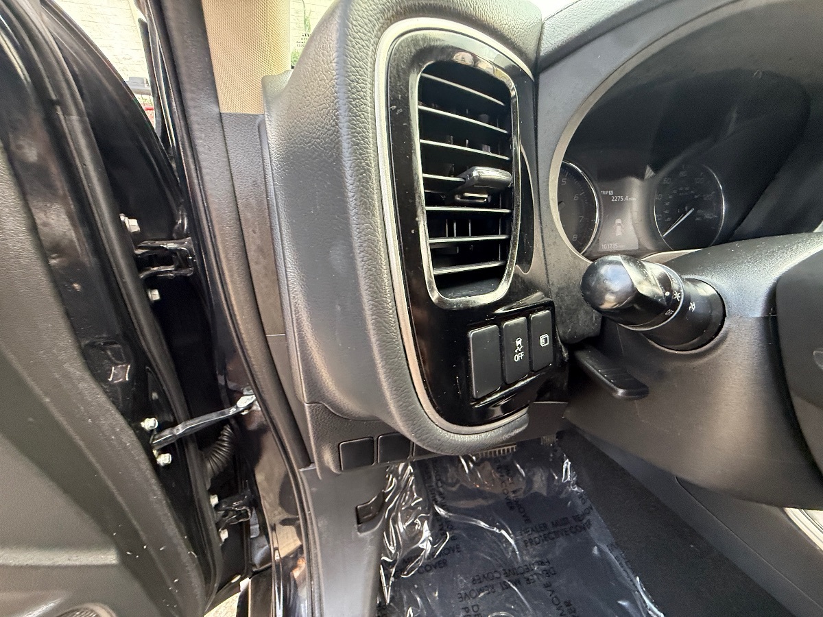 2020 Mitsubishi Outlander ES photo 19