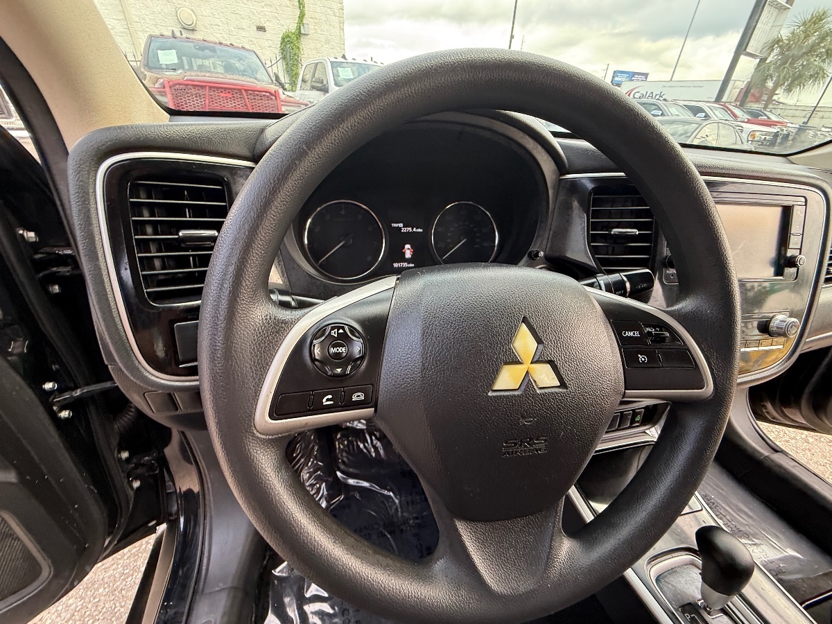 2020 Mitsubishi Outlander ES photo 20
