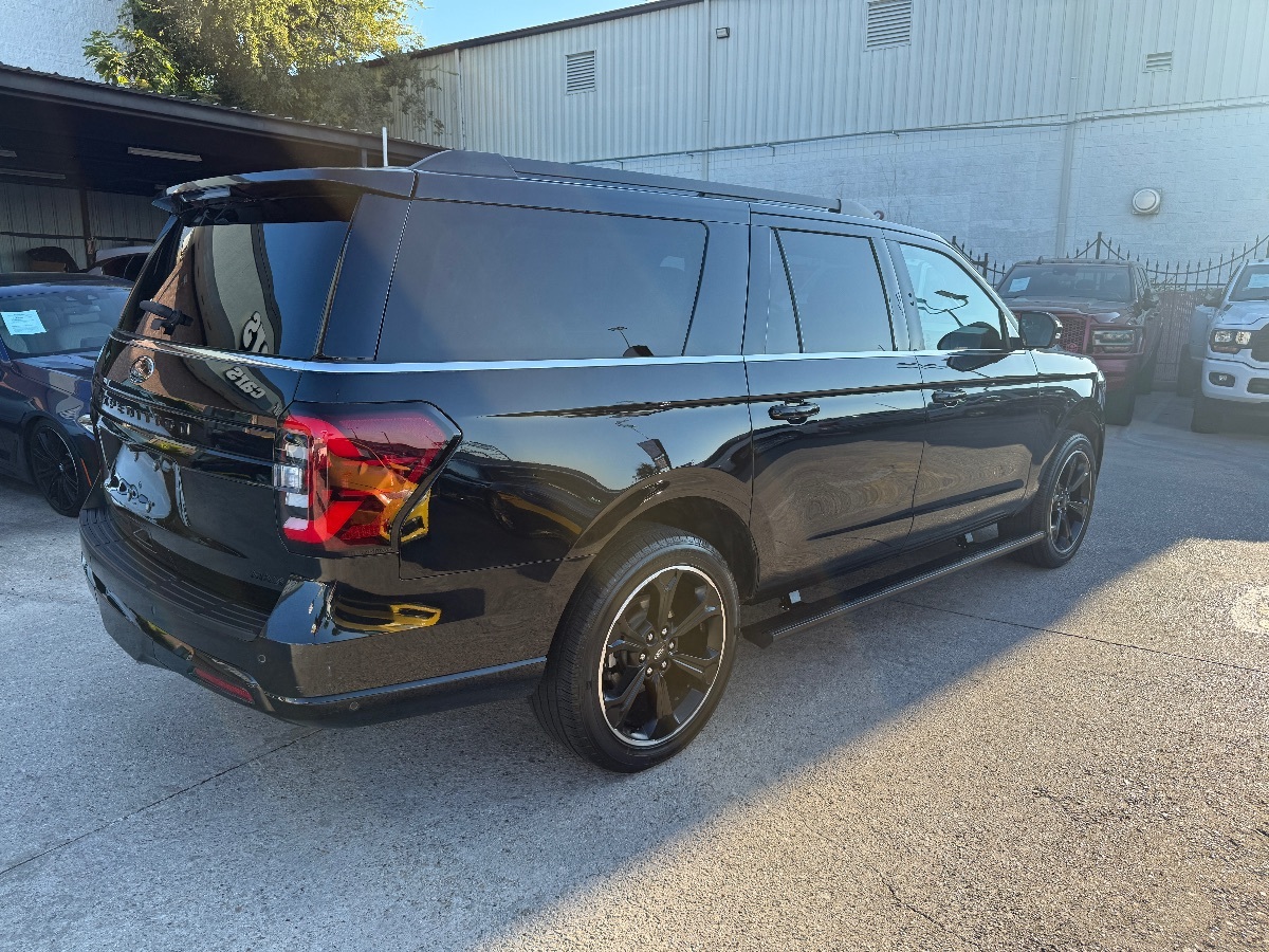 2022 Ford Expedition MAX Limited photo 3