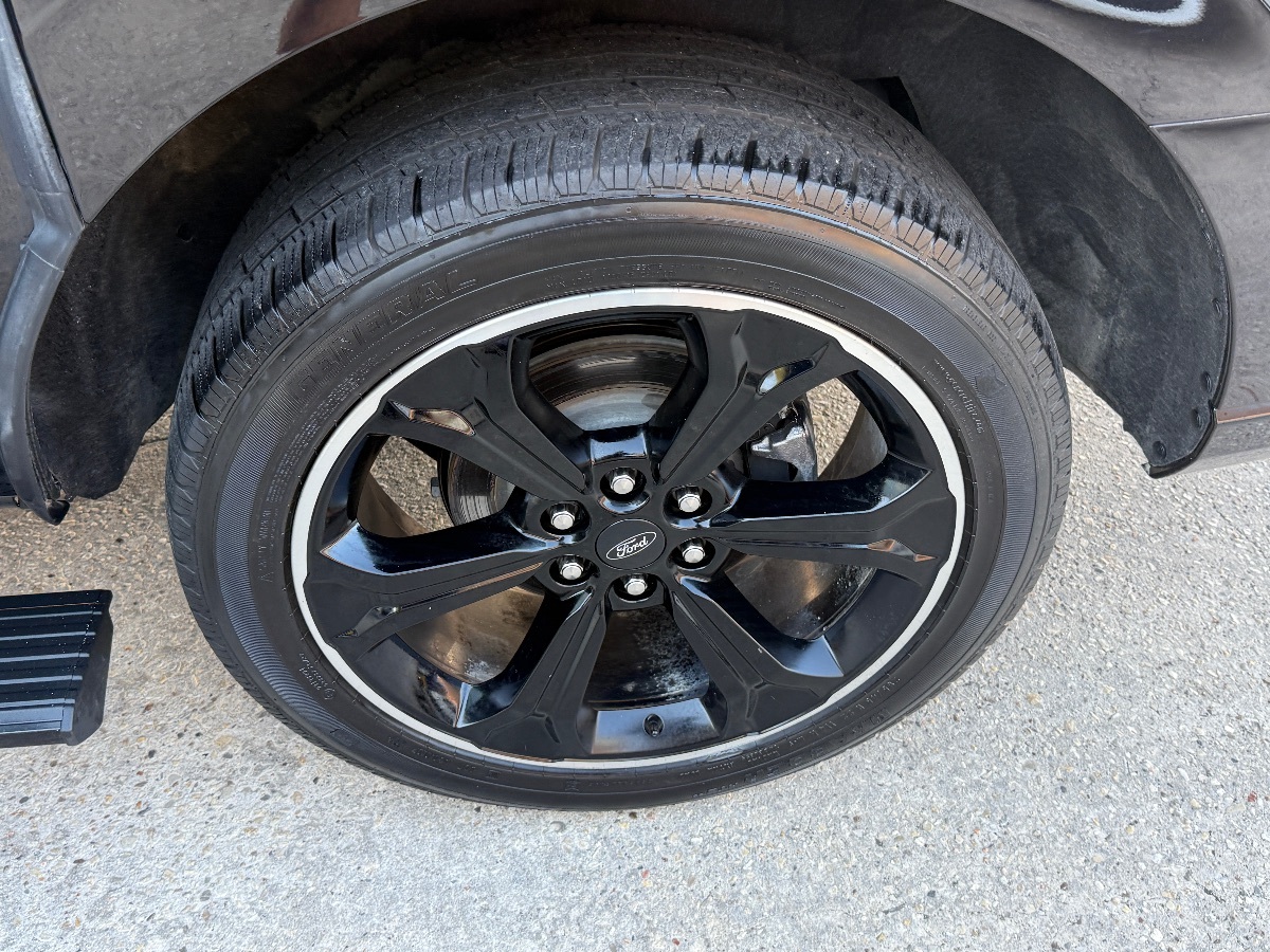 2022 Ford Expedition MAX Limited photo 9