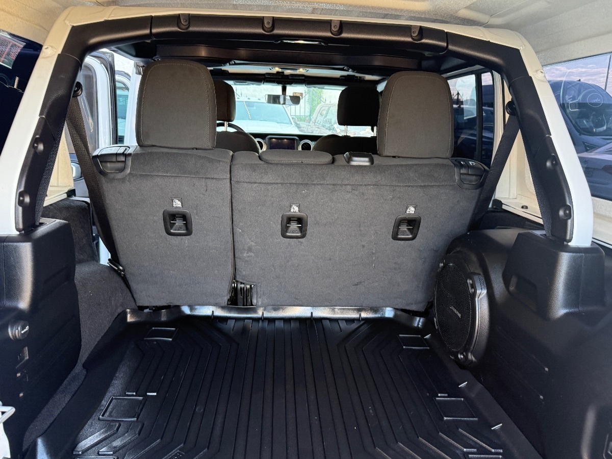 2021 Jeep Wrangler Unlimited Sahara photo 15