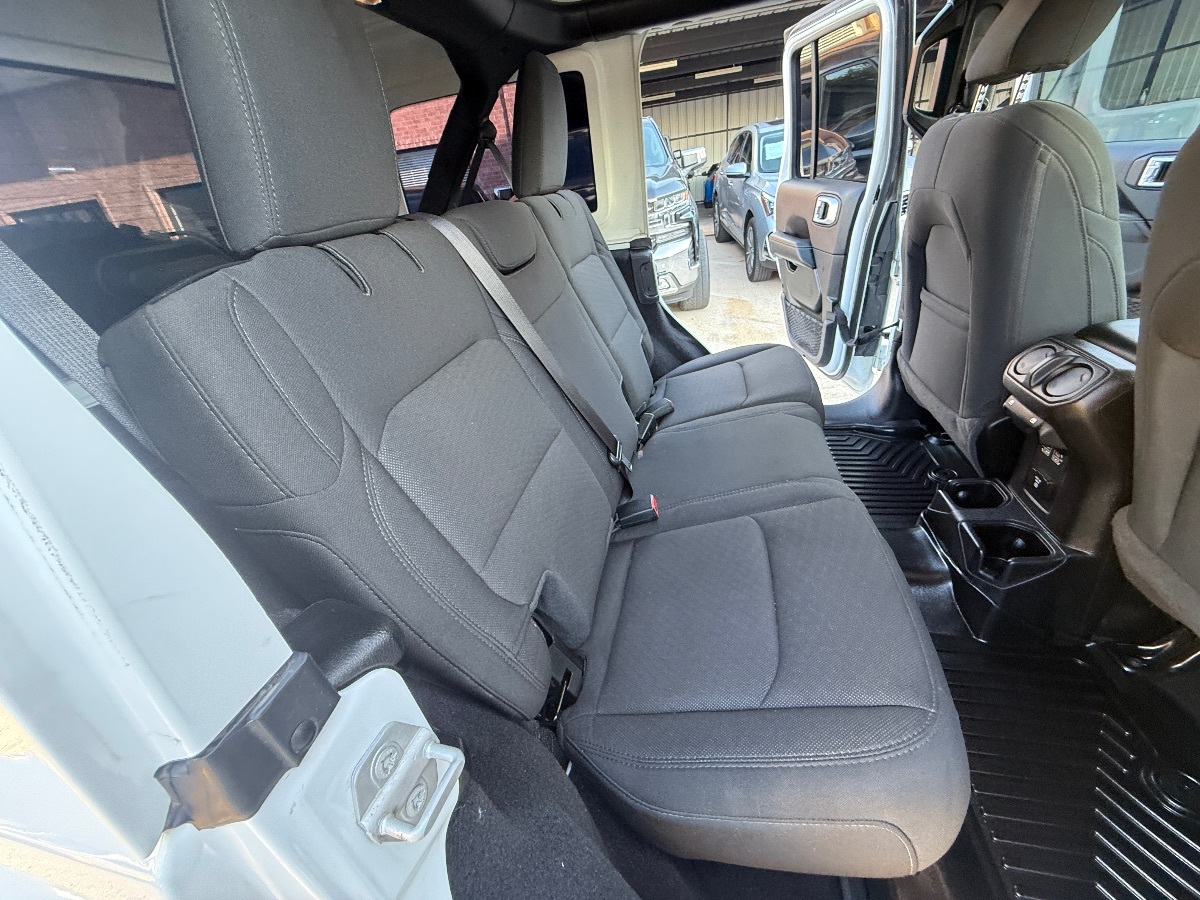 2021 Jeep Wrangler Unlimited Sahara photo 22