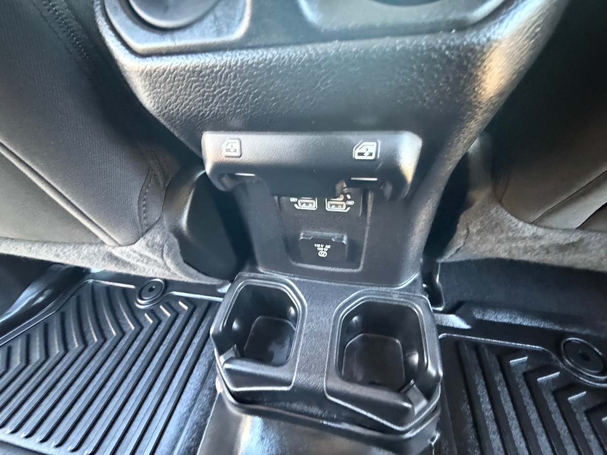 2021 Jeep Wrangler Unlimited Sahara photo 23