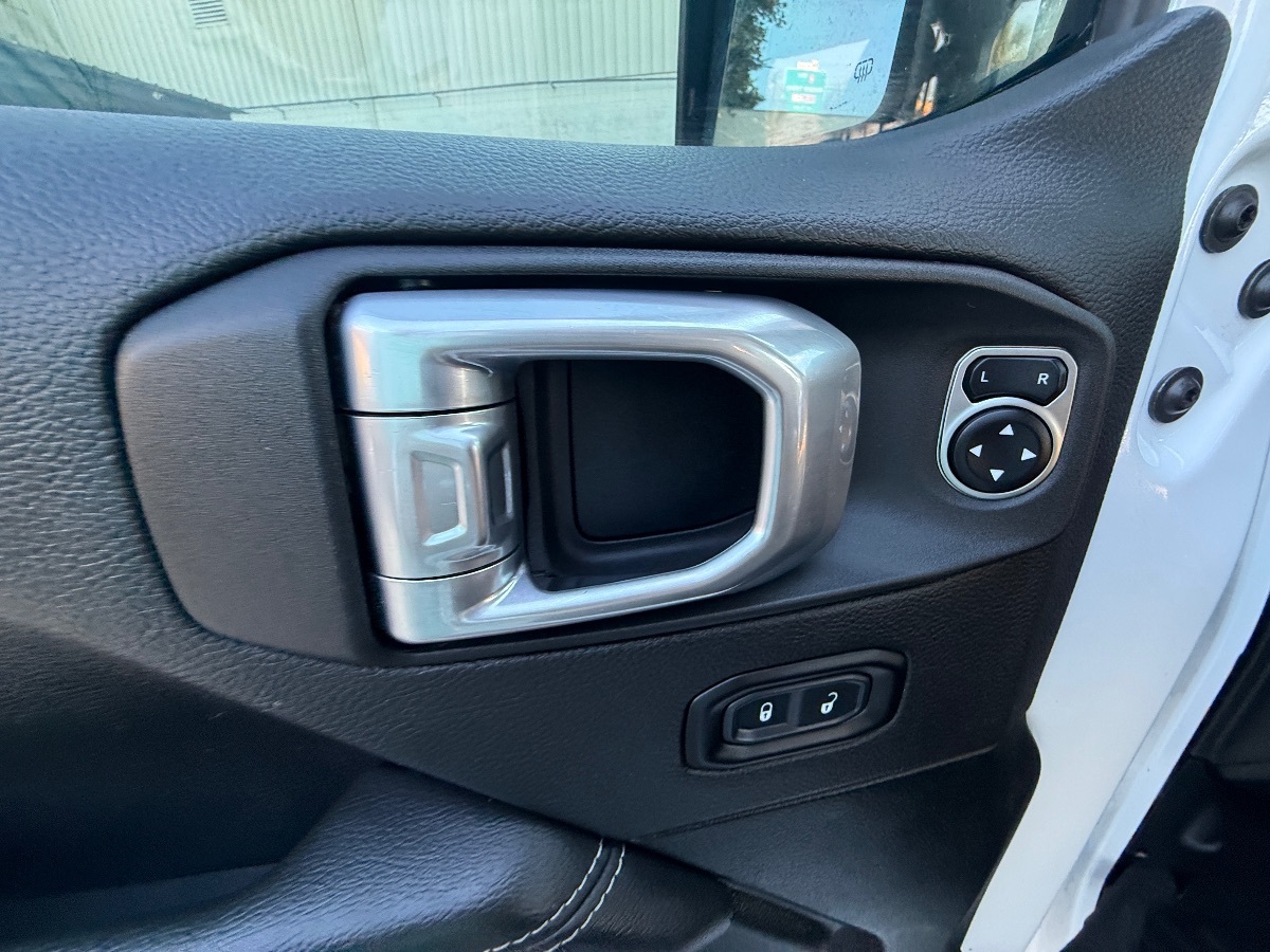 2021 Jeep Wrangler Unlimited Sahara photo 25