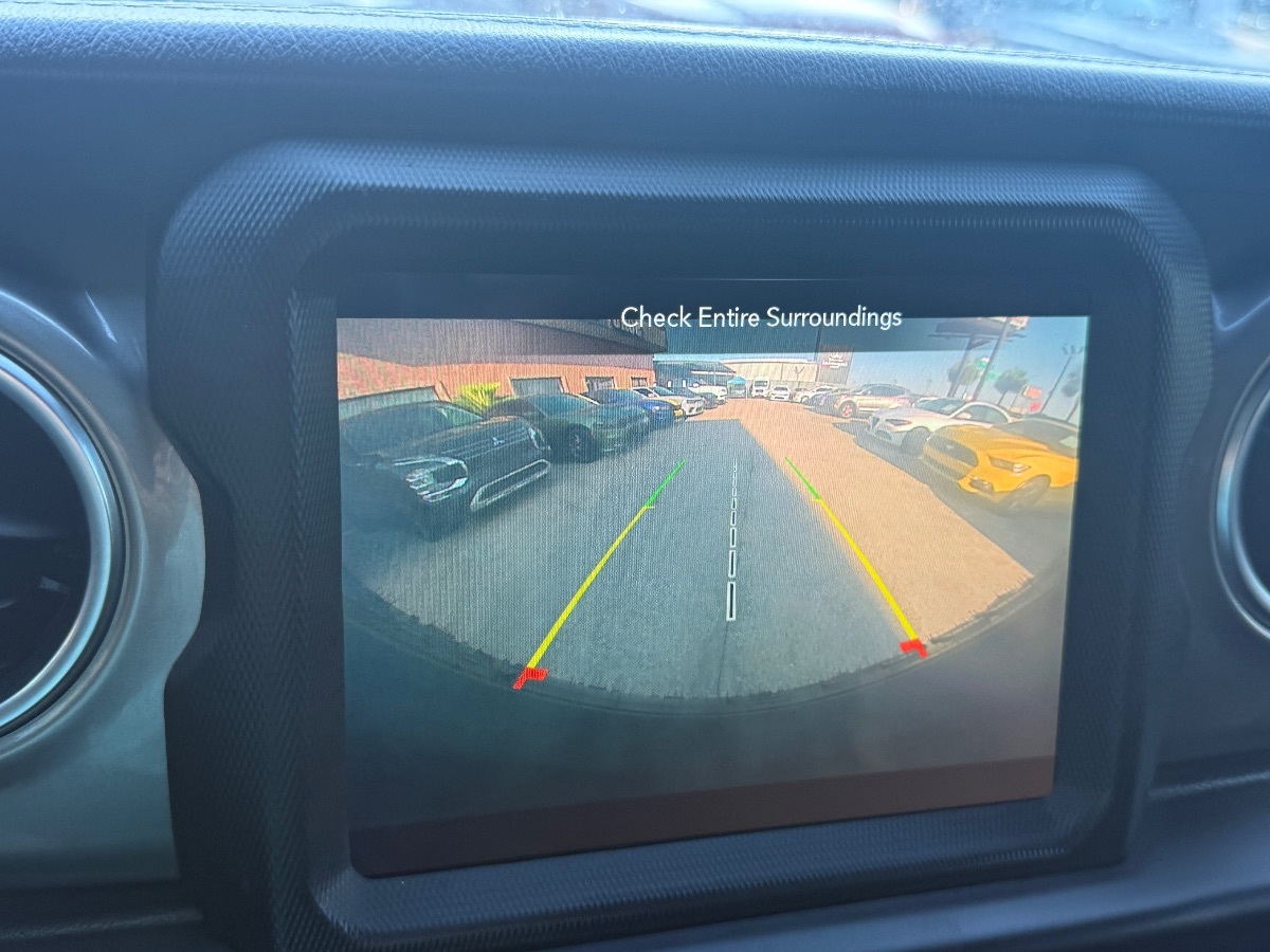 2021 Jeep Wrangler Unlimited Sahara photo 36