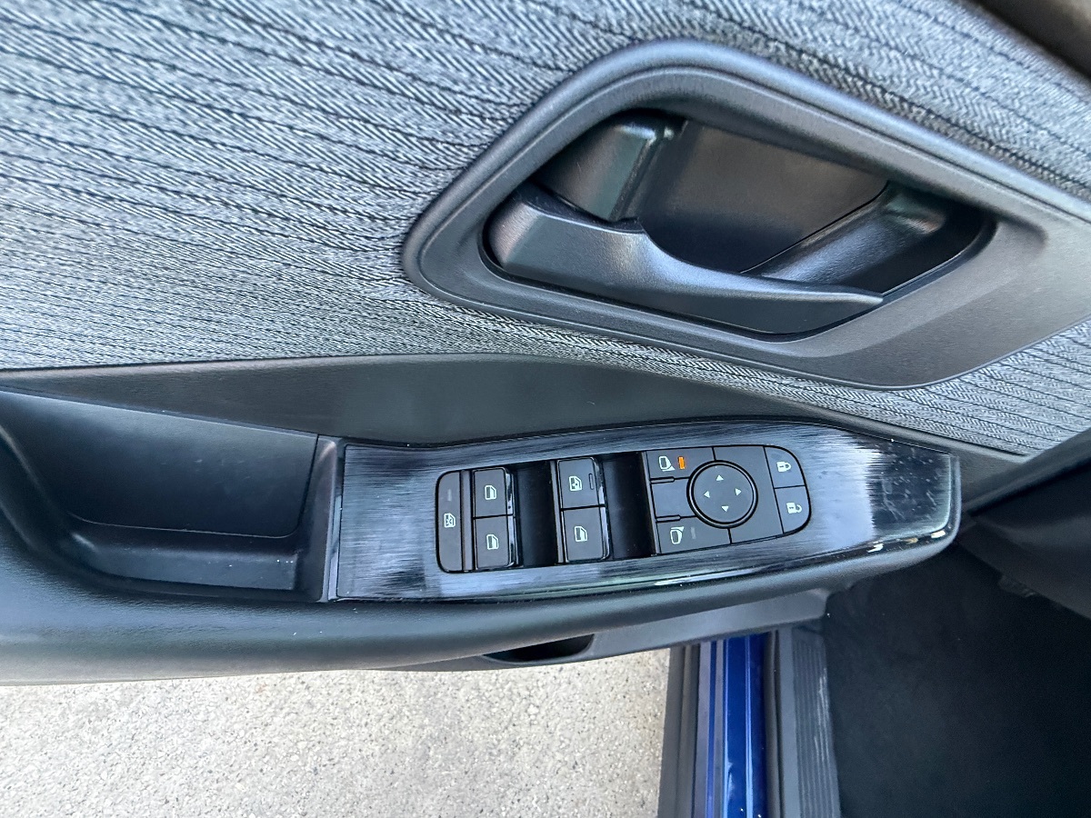 2023 Nissan Rogue S photo 17