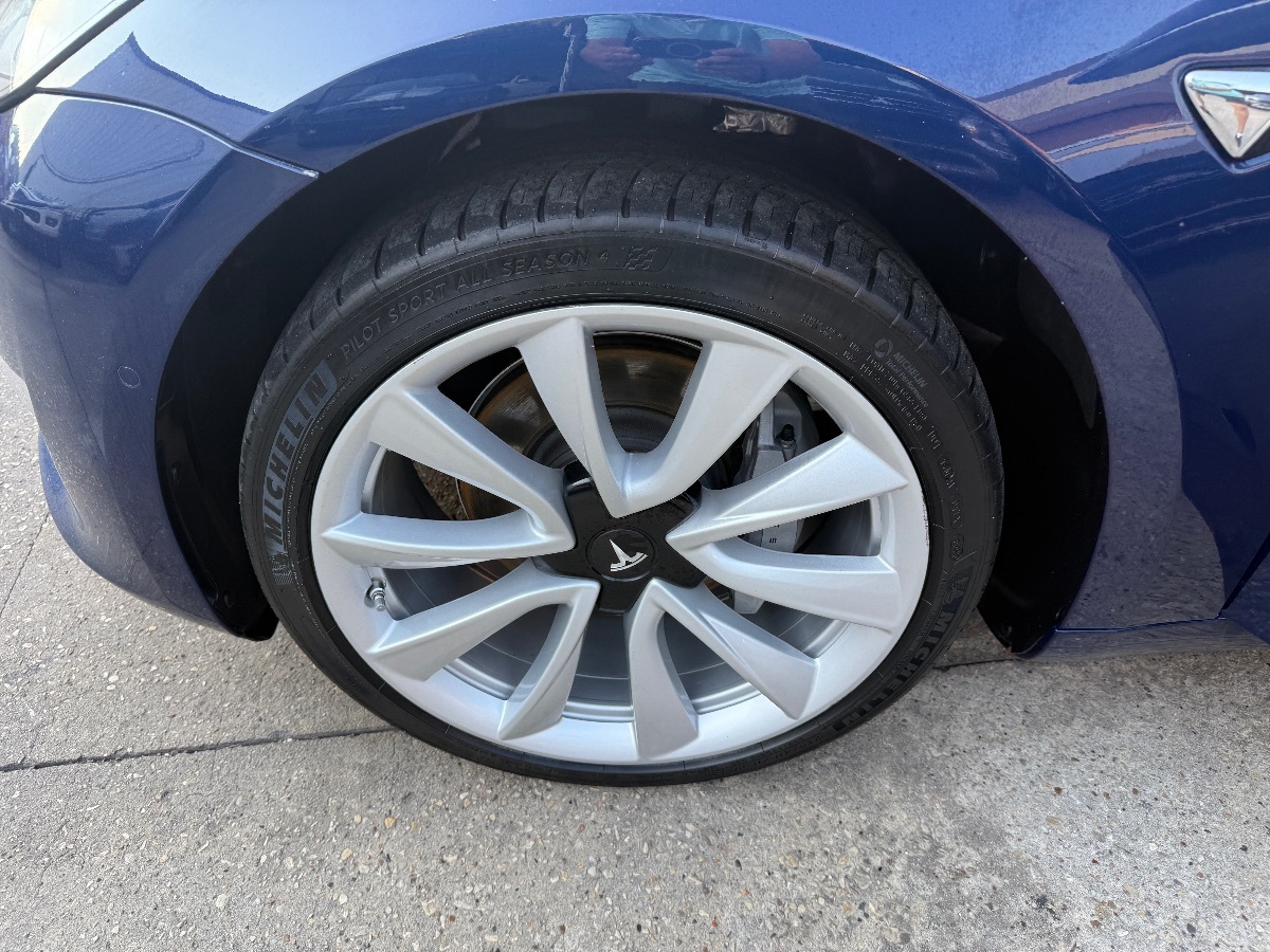 2018 Tesla Model 3 Long Range photo 9