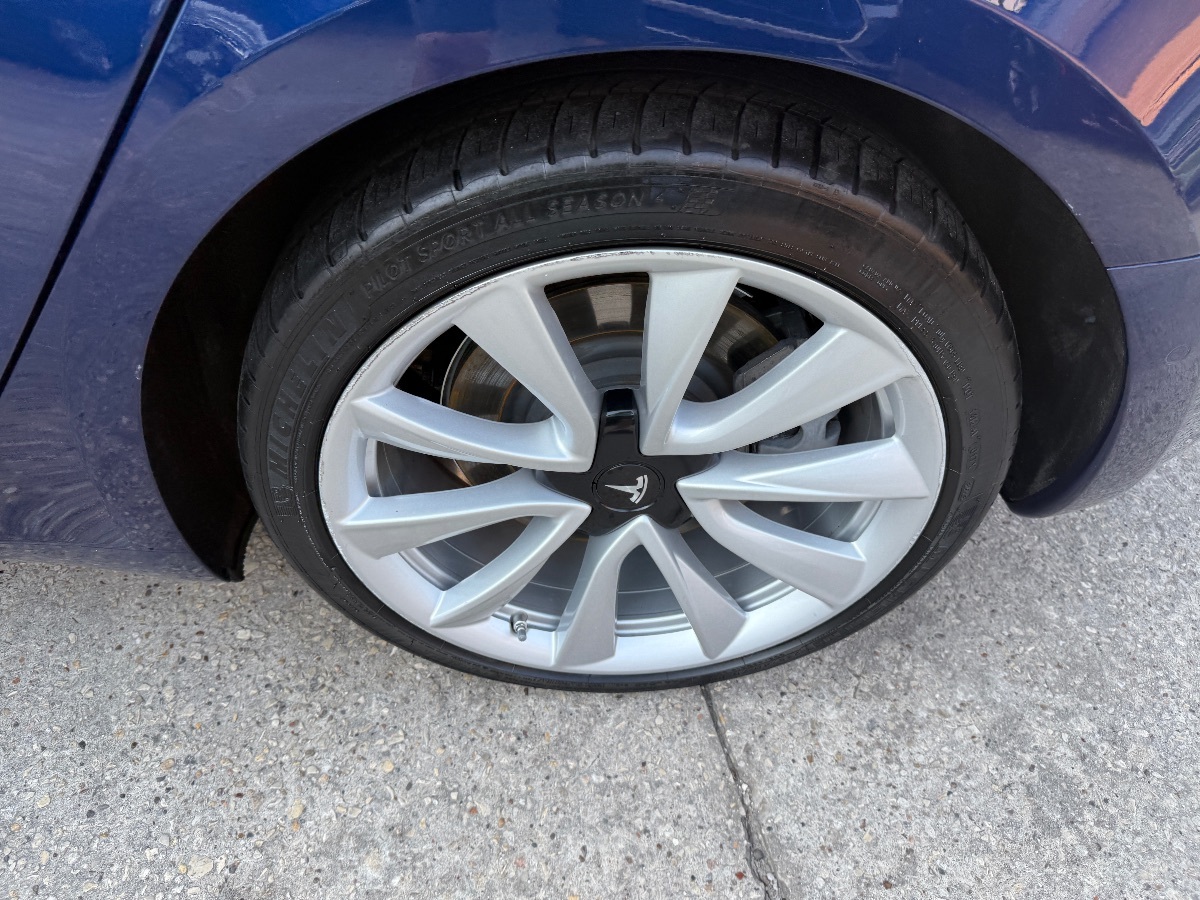 2018 Tesla Model 3 Long Range photo 10