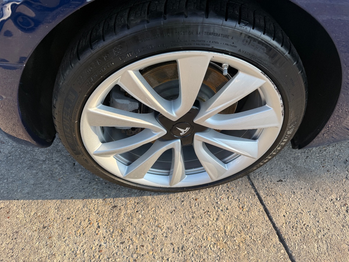 2018 Tesla Model 3 Long Range photo 12