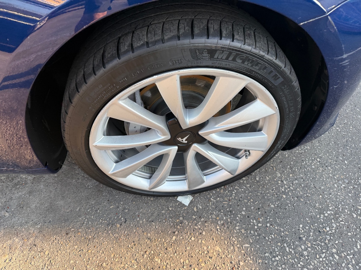2018 Tesla Model 3 Long Range photo 13