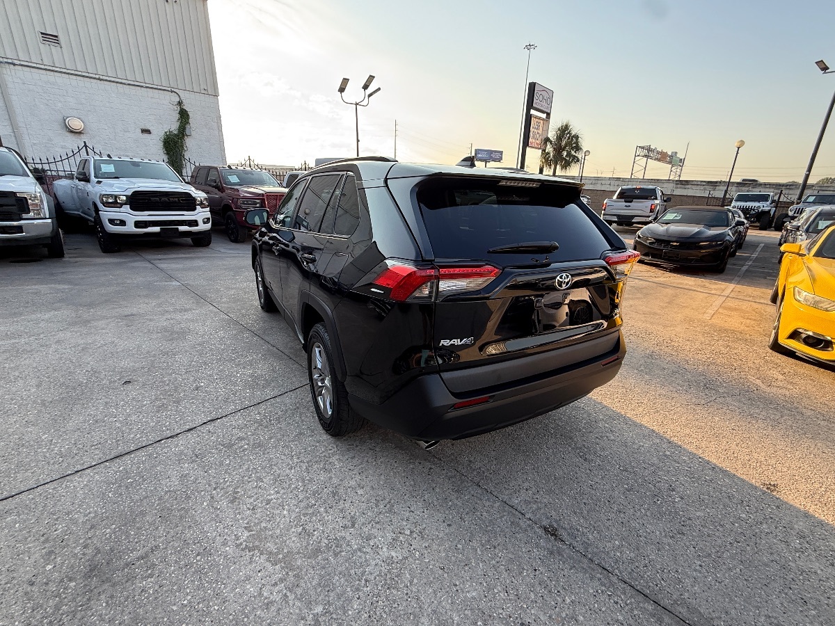 2022 Toyota RAV4 XLE photo 4