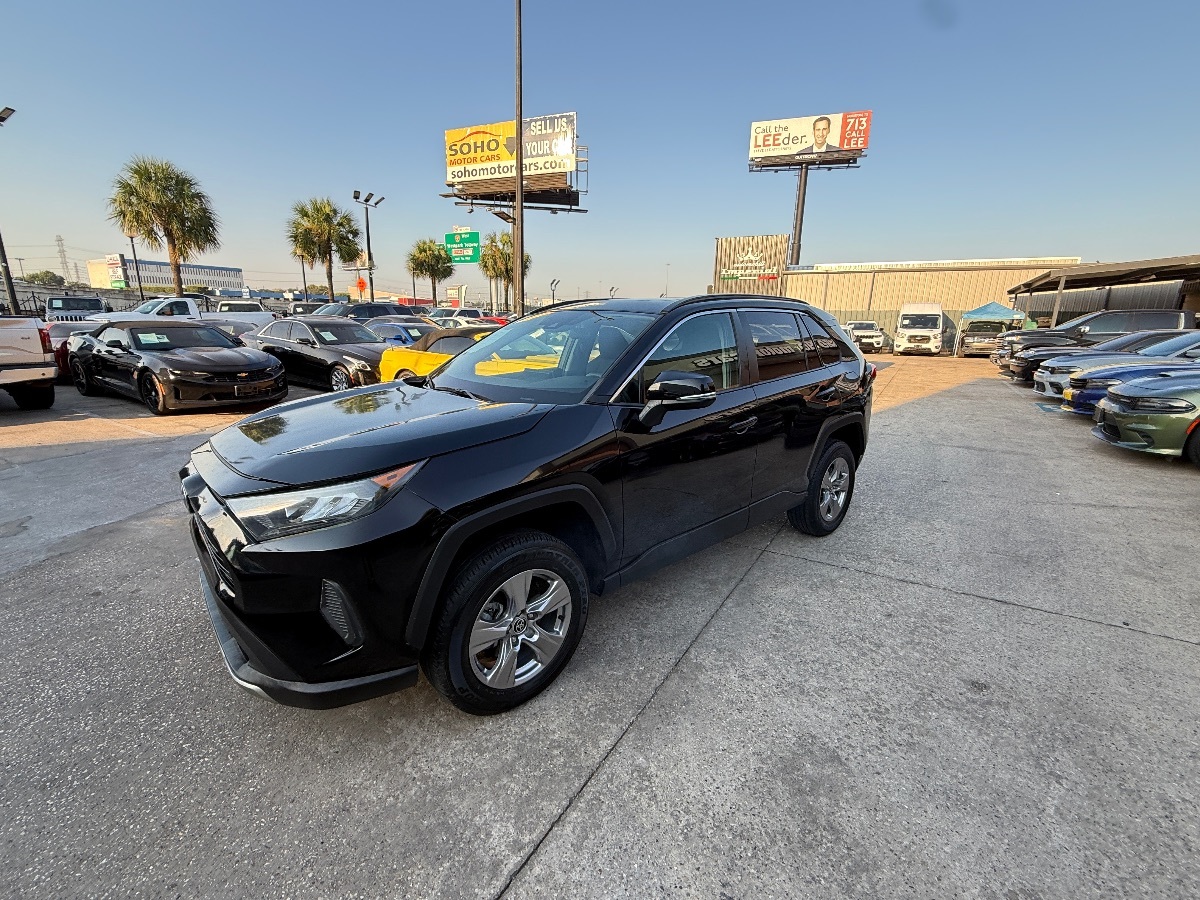 2022 Toyota RAV4 XLE photo 5