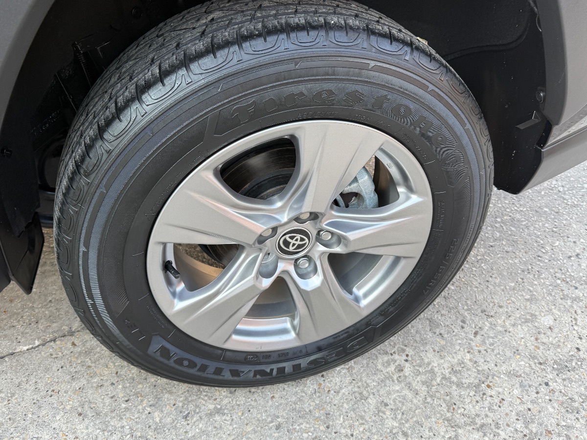 2022 Toyota RAV4 XLE photo 9