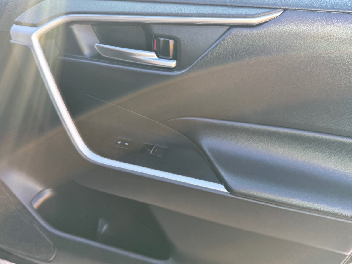 2022 Toyota RAV4 XLE photo 14