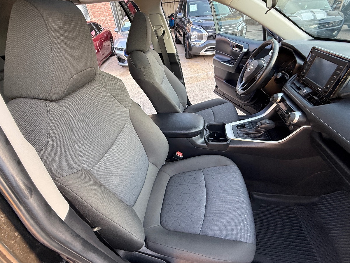 2022 Toyota RAV4 XLE photo 16