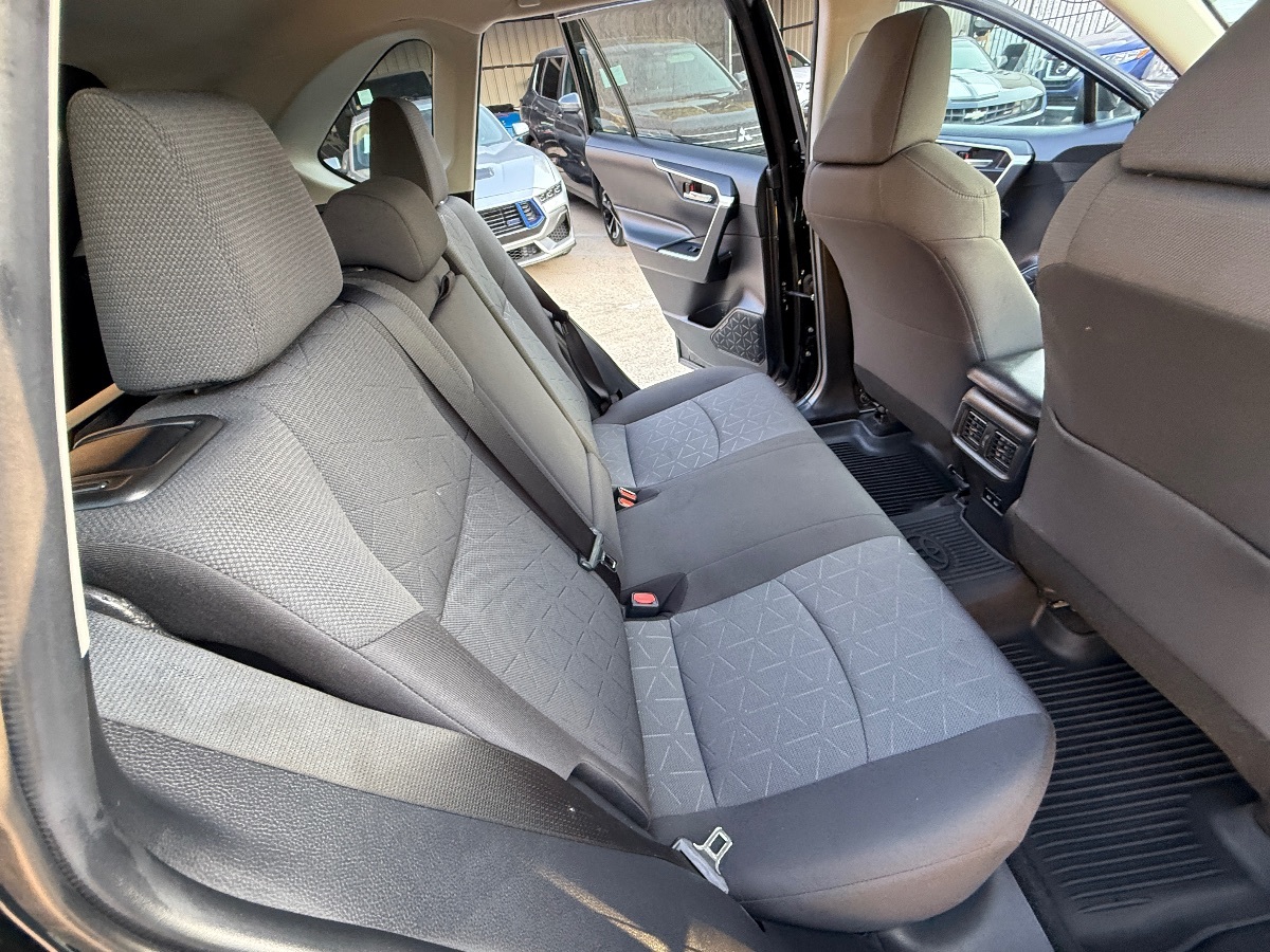 2022 Toyota RAV4 XLE photo 17