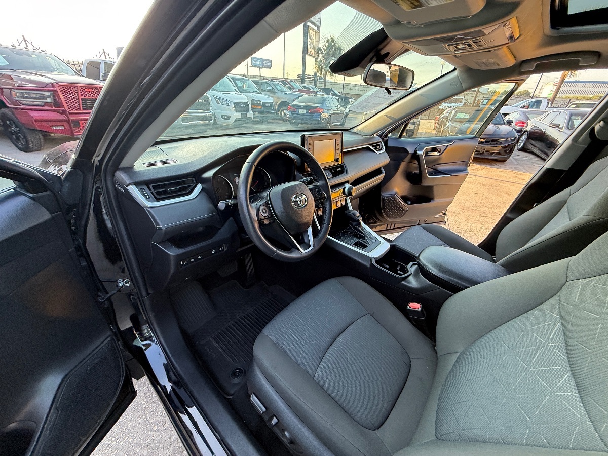 2022 Toyota RAV4 XLE photo 21