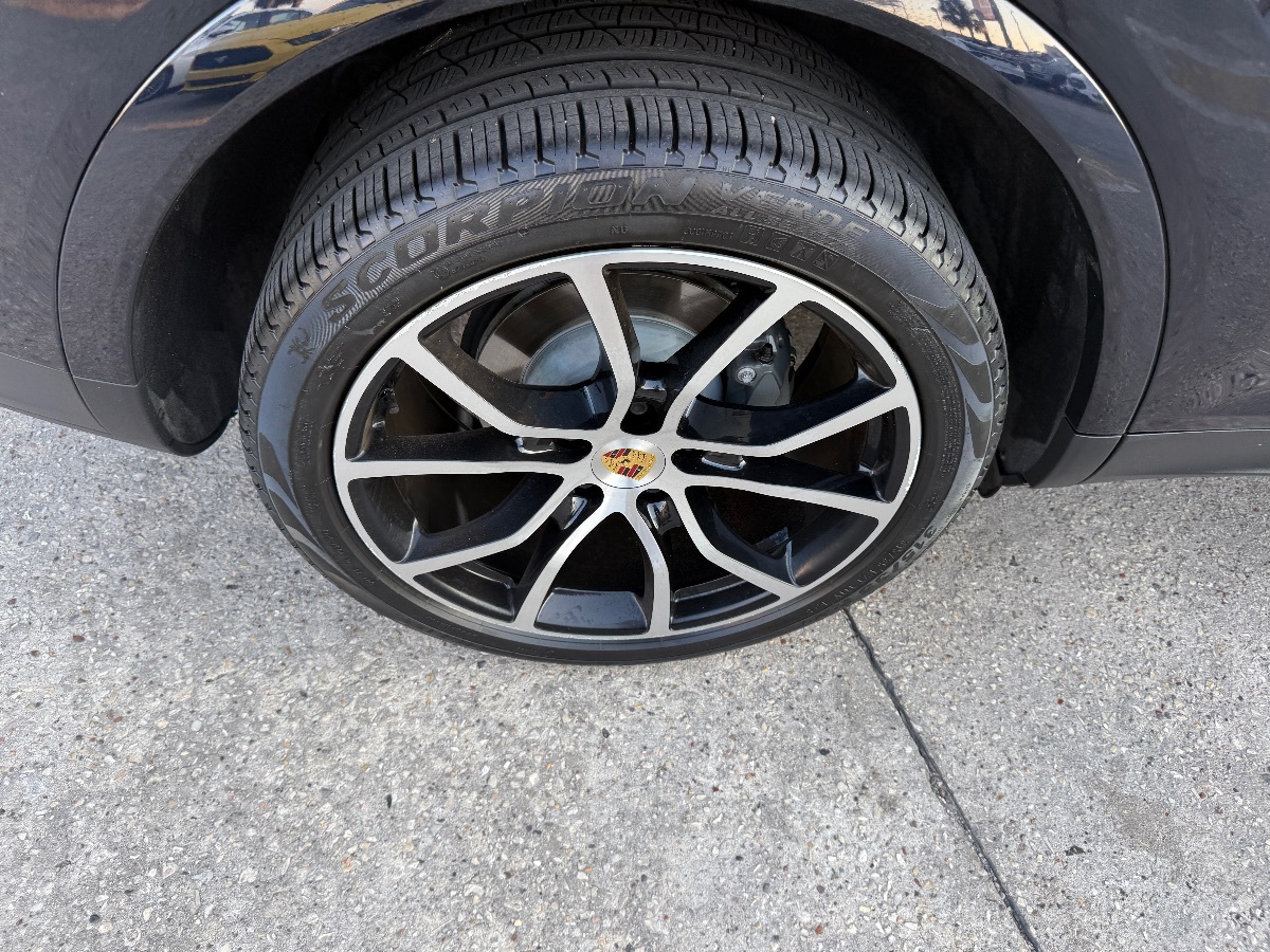 2021 Porsche Cayenne S photo 8