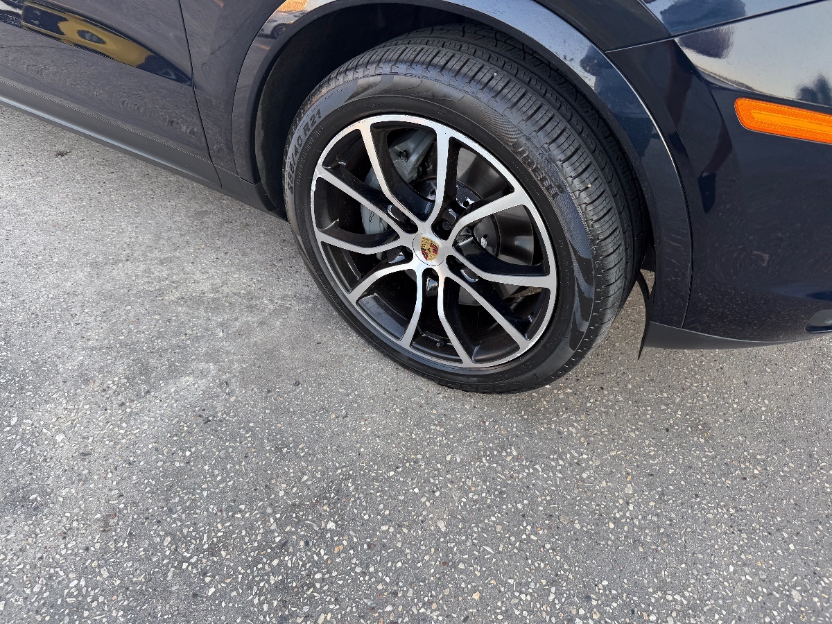 2021 Porsche Cayenne S photo 9