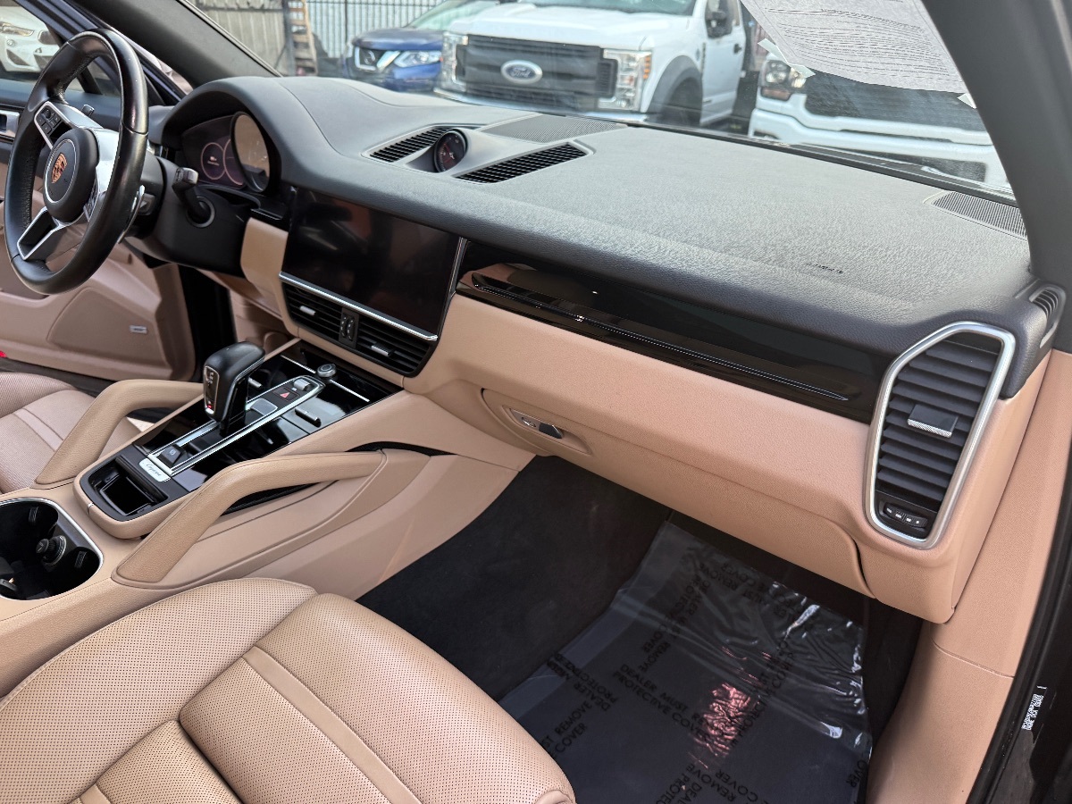 2021 Porsche Cayenne S photo 13
