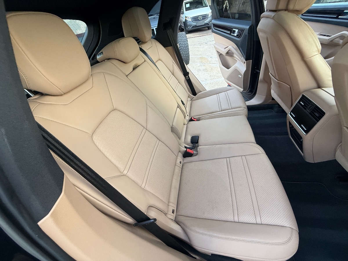 2021 Porsche Cayenne S photo 15