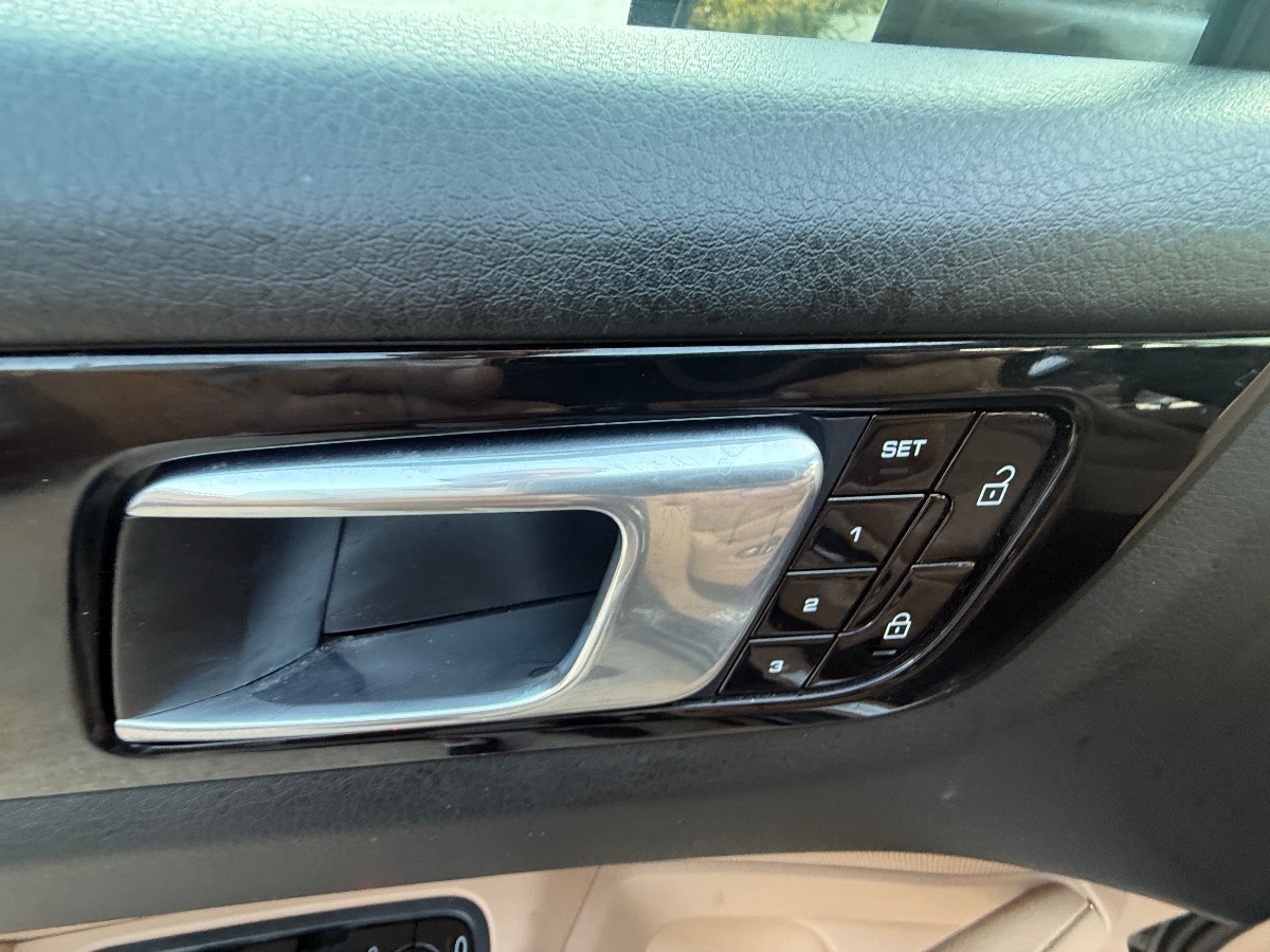 2021 Porsche Cayenne S photo 20
