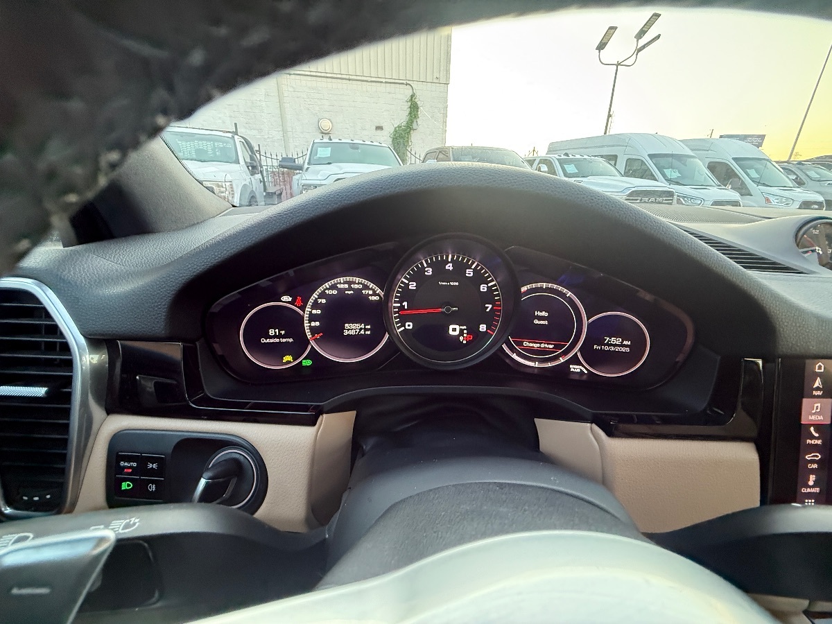 2021 Porsche Cayenne S photo 28