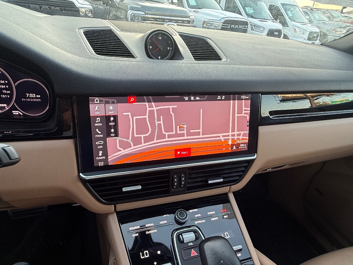 2021 Porsche Cayenne S photo 32