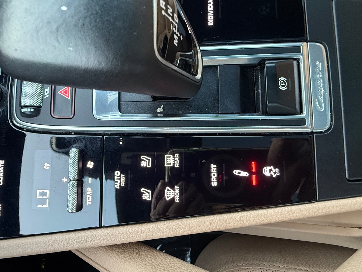 2021 Porsche Cayenne S photo 36