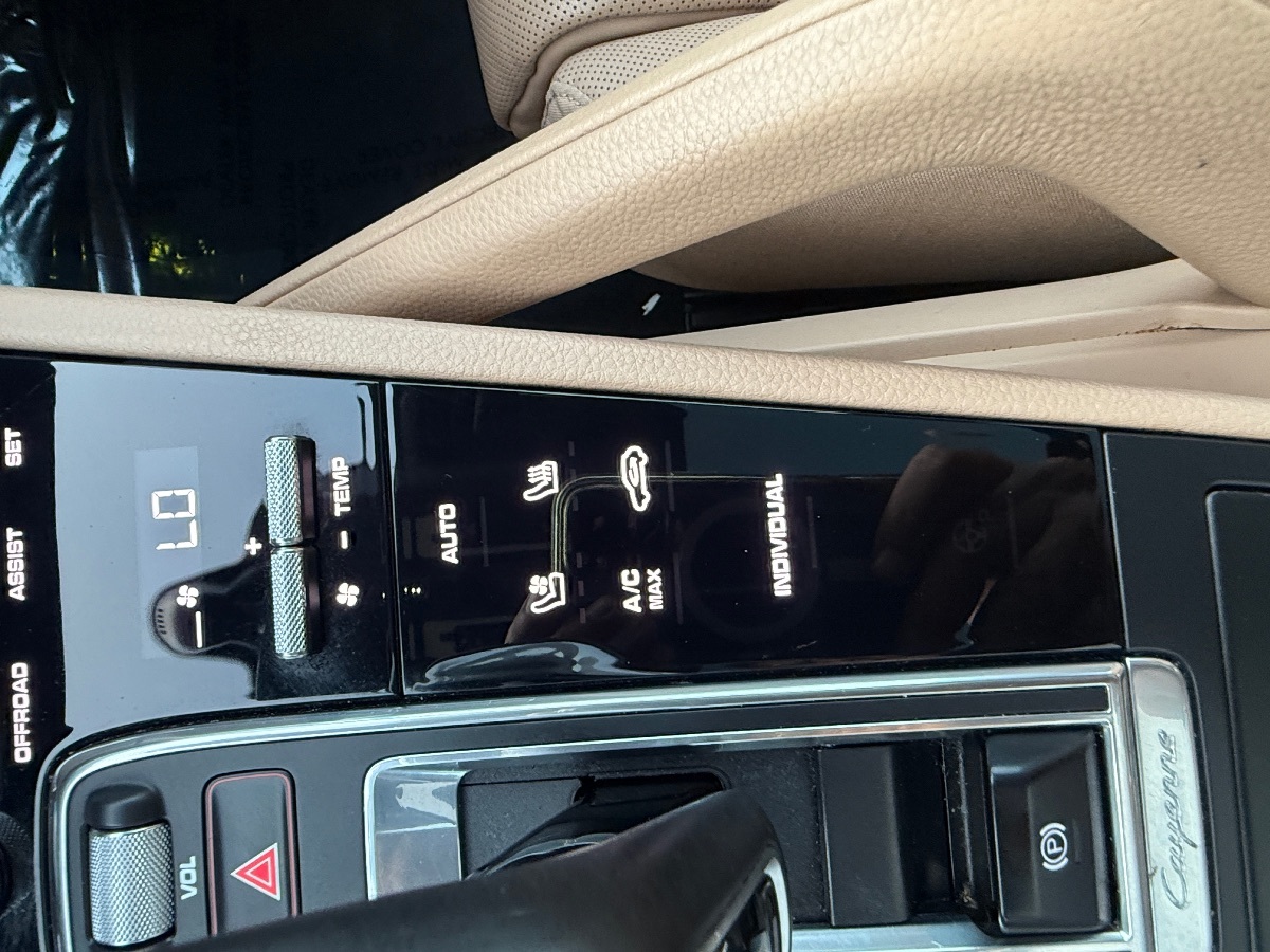2021 Porsche Cayenne S photo 37