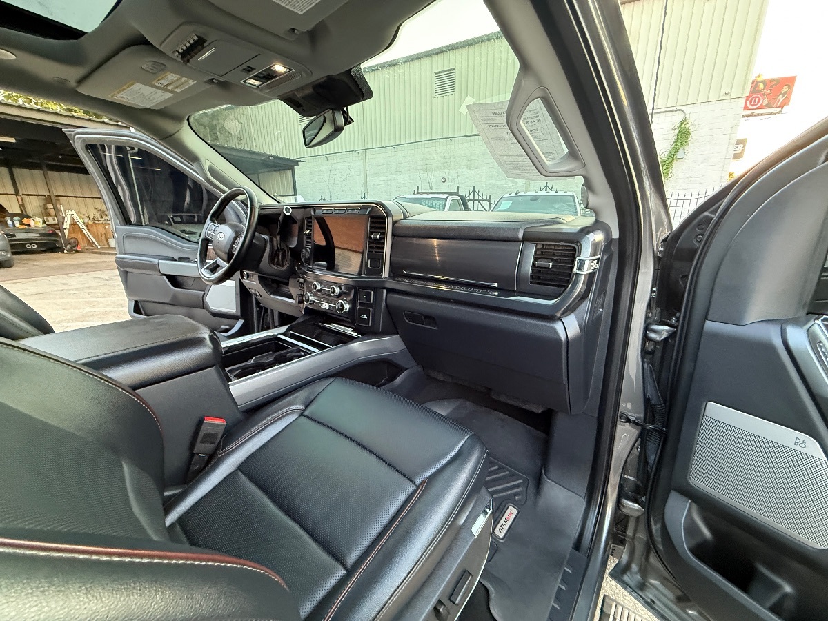 2024 Ford F-350 Lariat photo 22