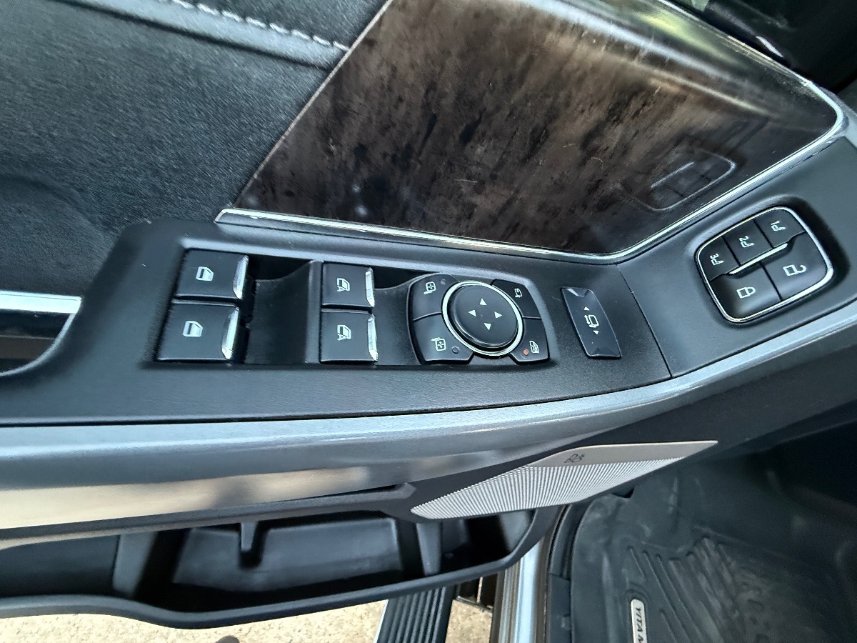 2024 Ford F-350 Lariat photo 27