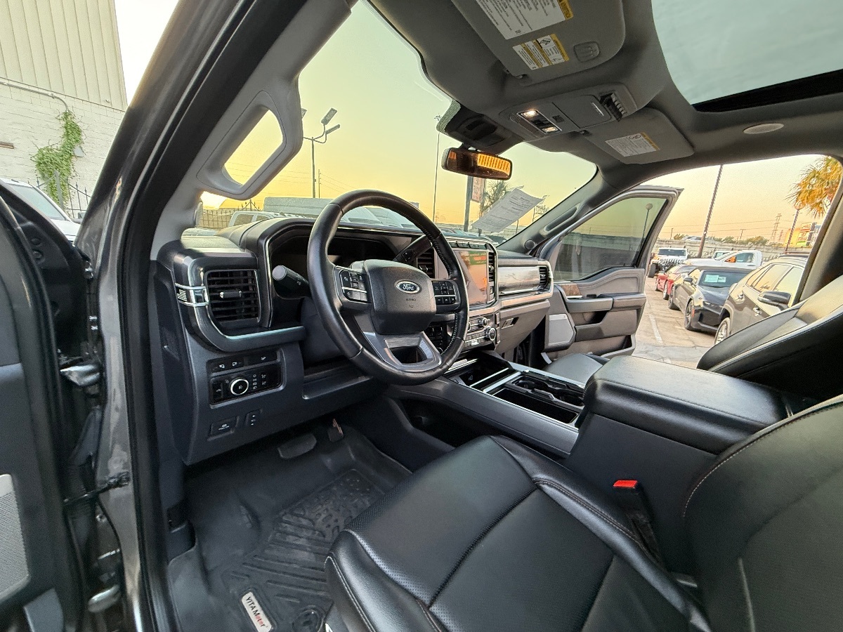 2024 Ford F-350 Lariat photo 33