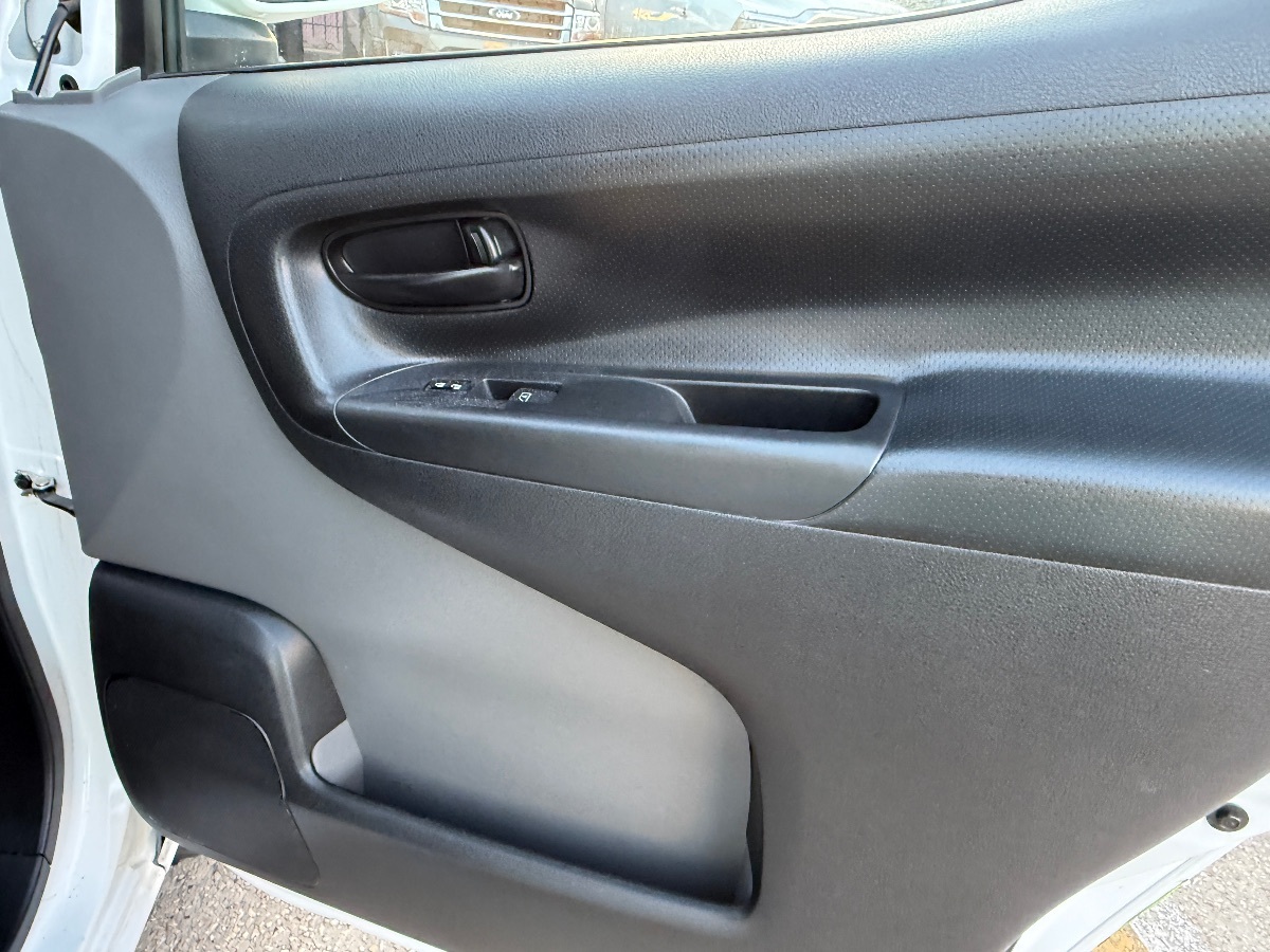 2021 Nissan NV200 SV photo 11
