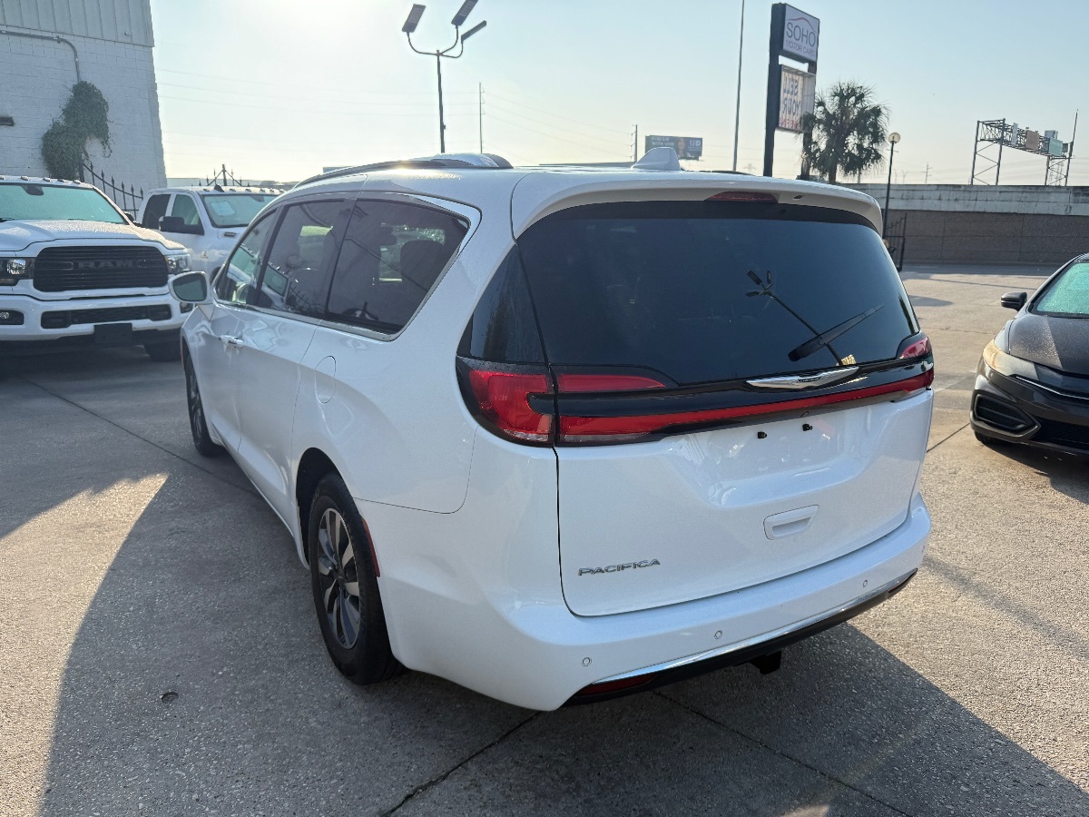 2021 Chrysler Pacifica Touring L photo 3