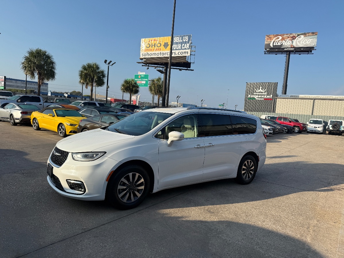 2021 Chrysler Pacifica Touring L photo 4