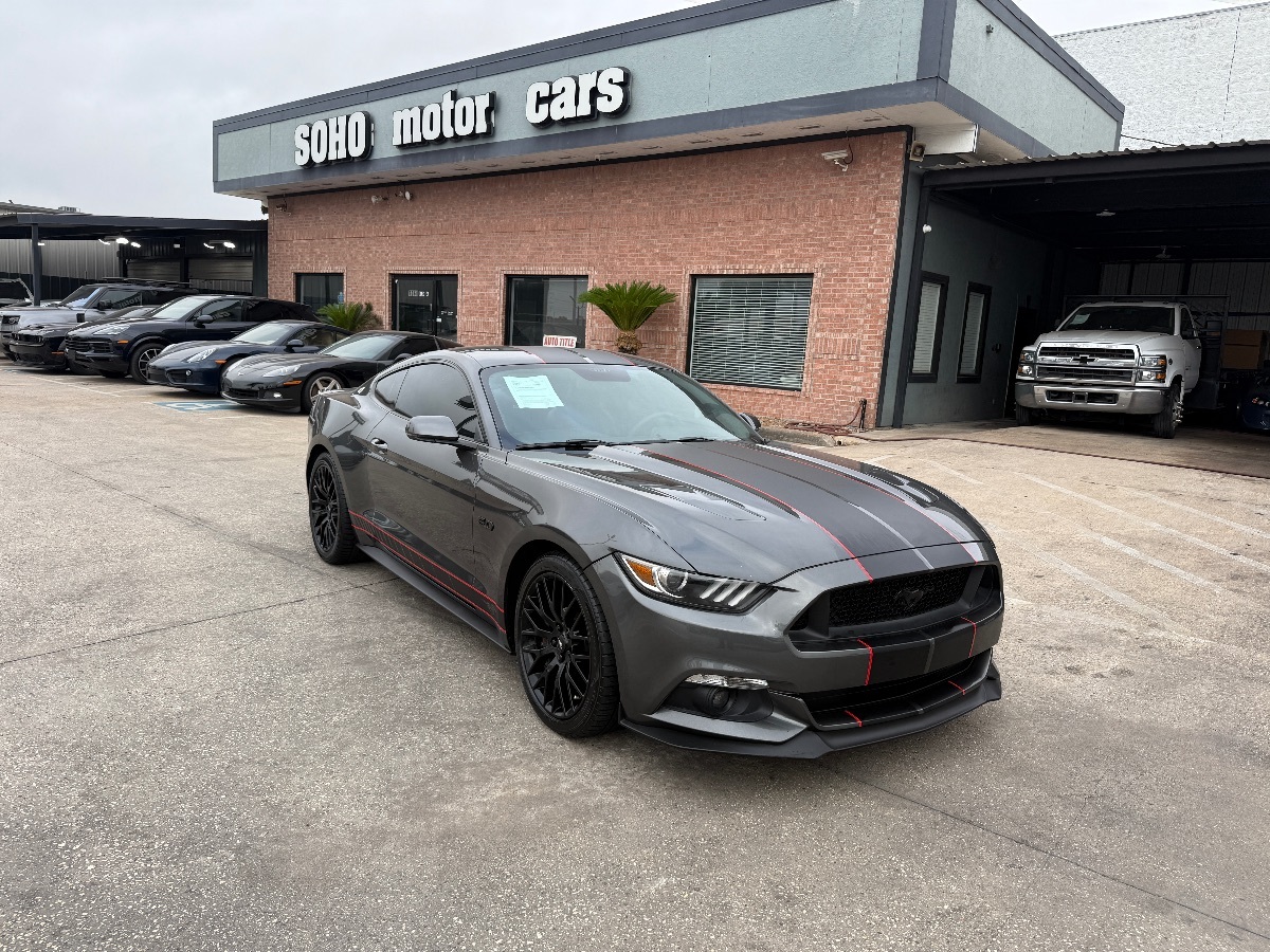2017 Ford Mustang GT Premium photo 2