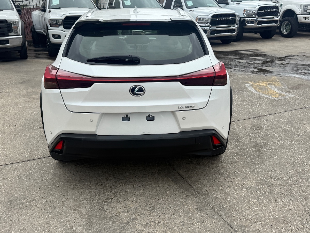 2021 Lexus UX 200 photo 2